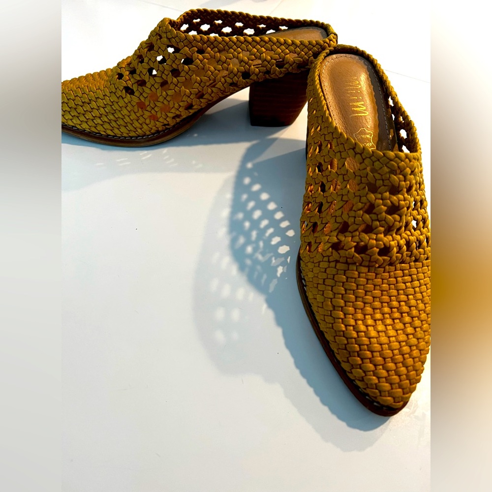 Mi.im Women Size 7 Woven Yellow Heeled Mule